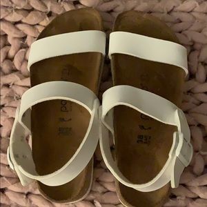 Papillio White Birkenstock’s sandals✨